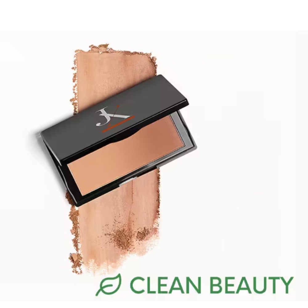 JUST XIMENA
The Bronzer in SOL